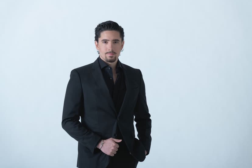 Álex Fernández recibe su primera nominación a Premios Juventud 2025 en la categoría Mejor Canción Mariachi.
