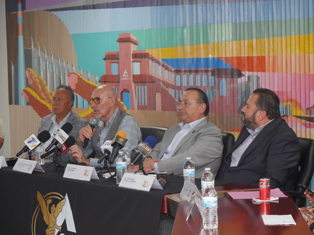 El turismo se desploma, los comercios se debilitan.